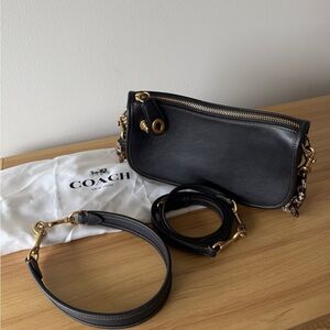 COACH Swinger Bag in Black